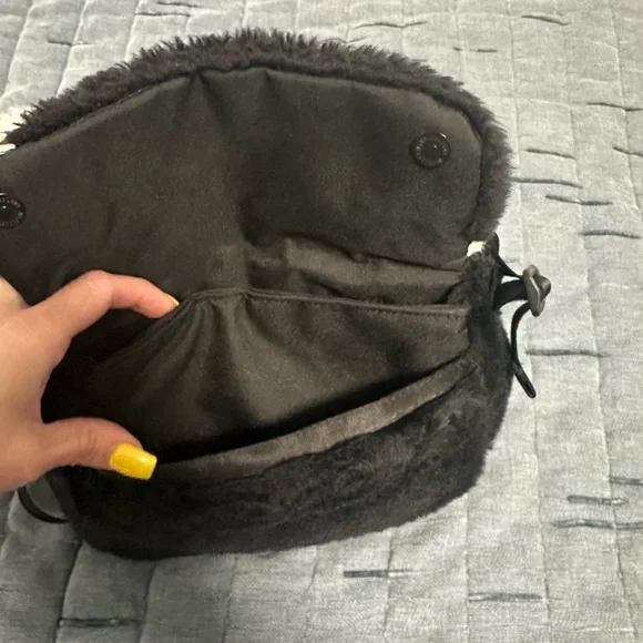 Nike Black and Cream Faux Fur Shoulder Bag - Picture 10 of 12
